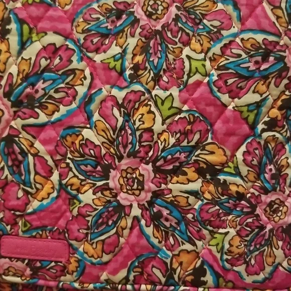 ✨HOST PICK✨ VERA BRADLEY” PINK FLORAL MESSENGER BAG WITH ADJUSTABLE STRAP. - Picture 5 of 10